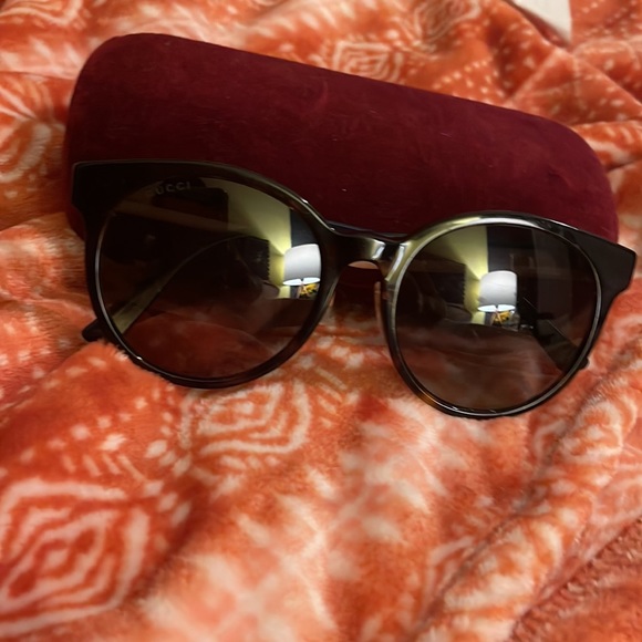 Gucci Women sunglasses Tortoise/Brown box included